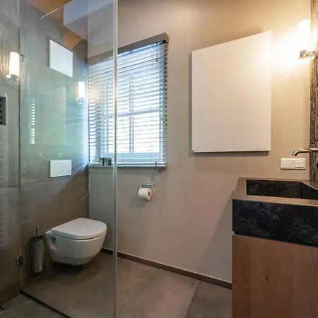 Schneeloewe L * 莱奥冈