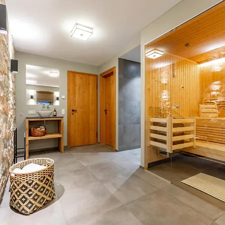 Schneeloewe L * 莱奥冈